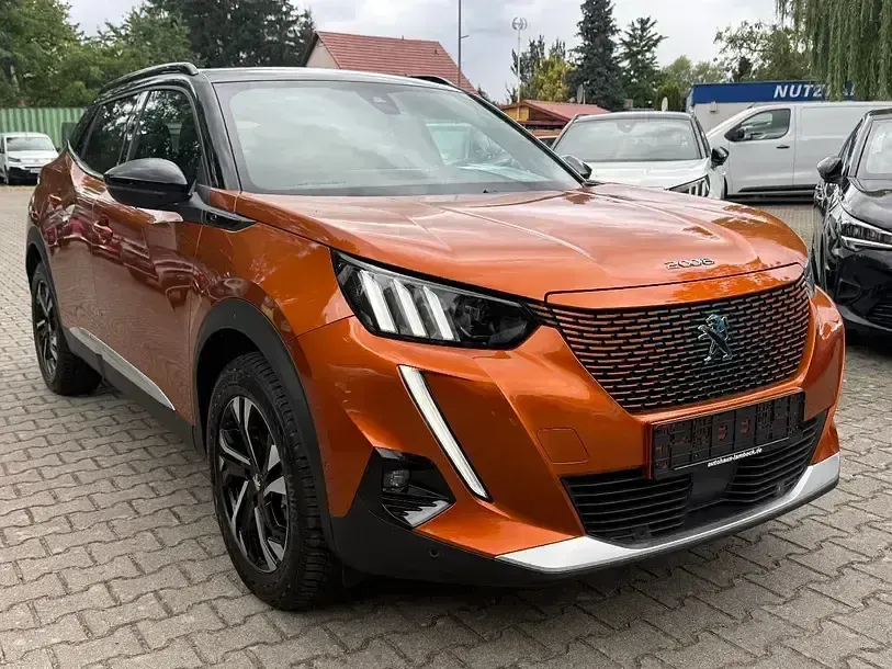 Gebraucht Peugeot e-2008 GT 100 kW (136 PS) 2021 Orange fusion (metallic) SUV