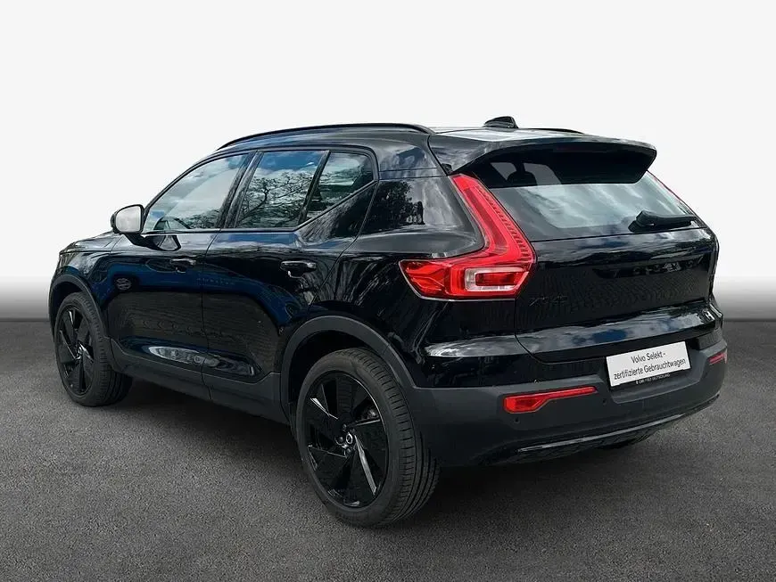 Używany Volvo XC40 Plus 163 KM (119 kW) 2025 Czarny SUV