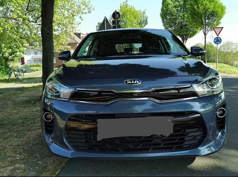 Gebraucht Kia Rio DREAM-TEAM Edition 101 PS (74 kW) 2017 Blau Kleinwagen