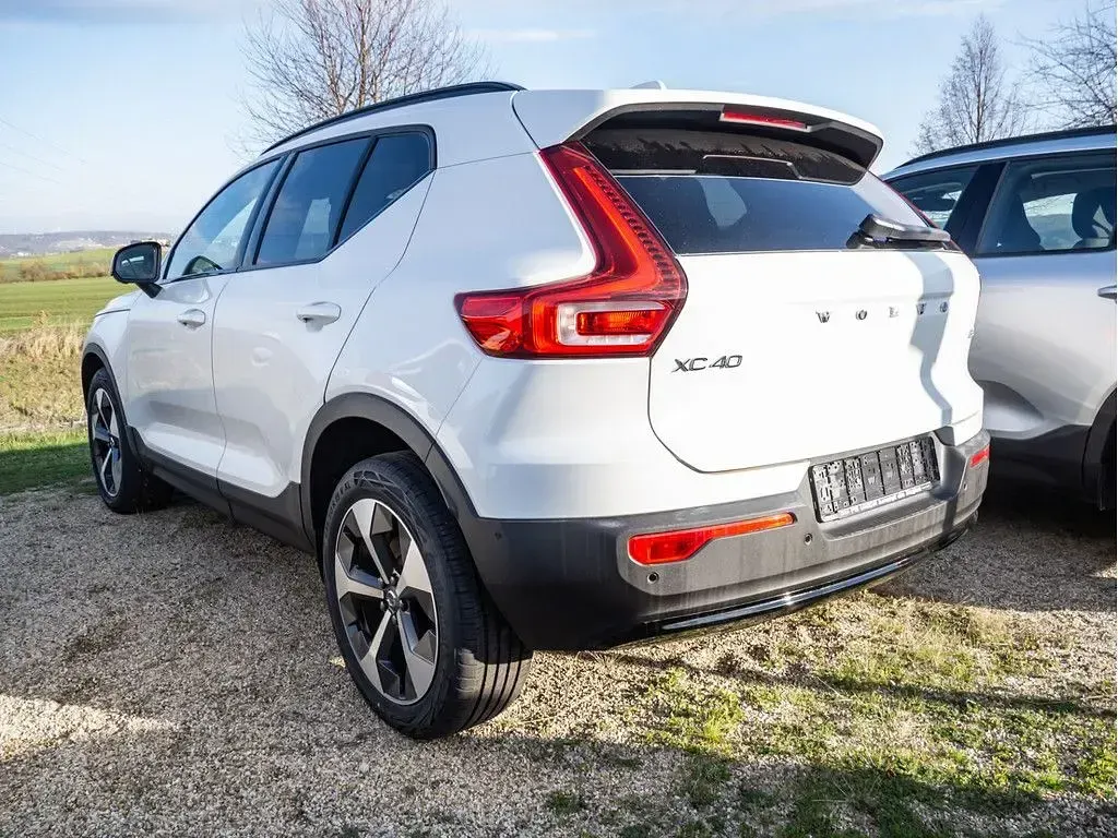 Gebraucht Volvo XC40 Plus 163 PS (119 kW) 2025 Weiß SUV