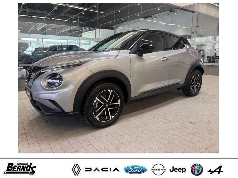 Silver metallic/dach in black Gebraucht 2024 Nissan Juke N-Connecta SUV | 21.680 € (Fairer Preis) - Bild 1/4