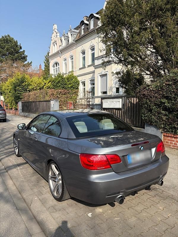 Gebraucht BMW 335 Cabriolet Performance 306 PS (225 kW) 2013 Grau Cabrio