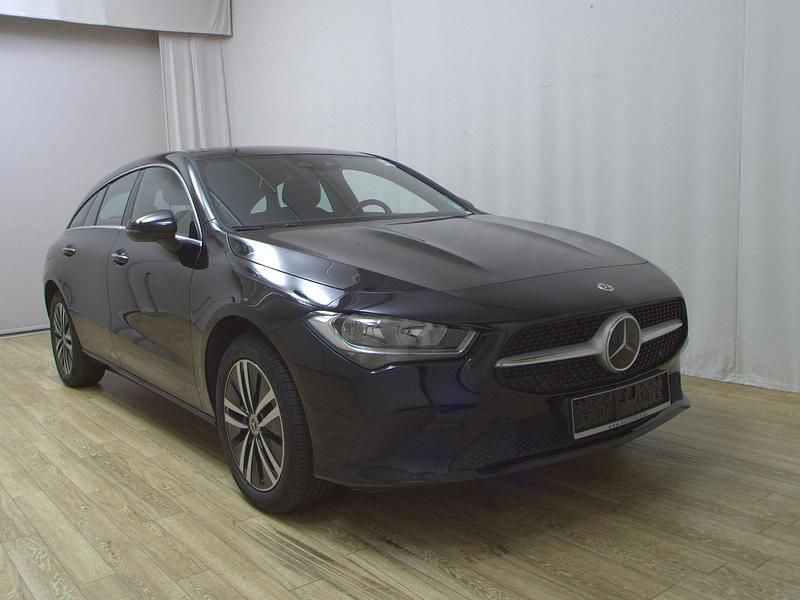 Gebraucht Mercedes CLA250e Shooting Brake 218 PS (160 kW) 2022 Schwarz Kombi