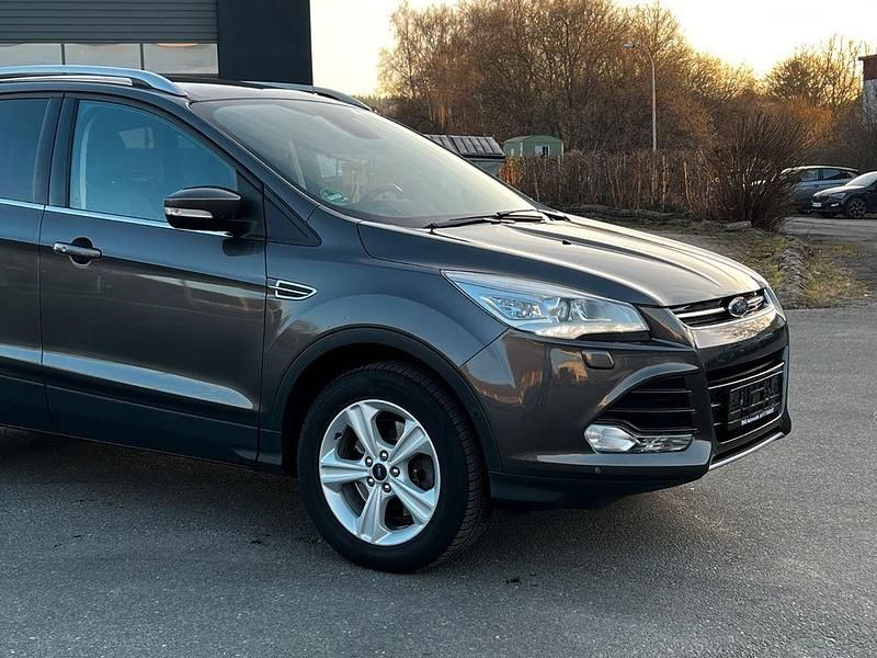 Gebraucht Ford Kuga Titanium 150 PS (110 kW) 2016 Grau SUV