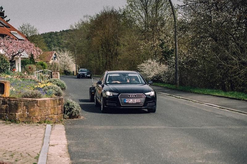 Schwarz Gebraucht 2018 Audi A4 Kombi | 18.000 € (Fairer Preis) - Bild 1/4