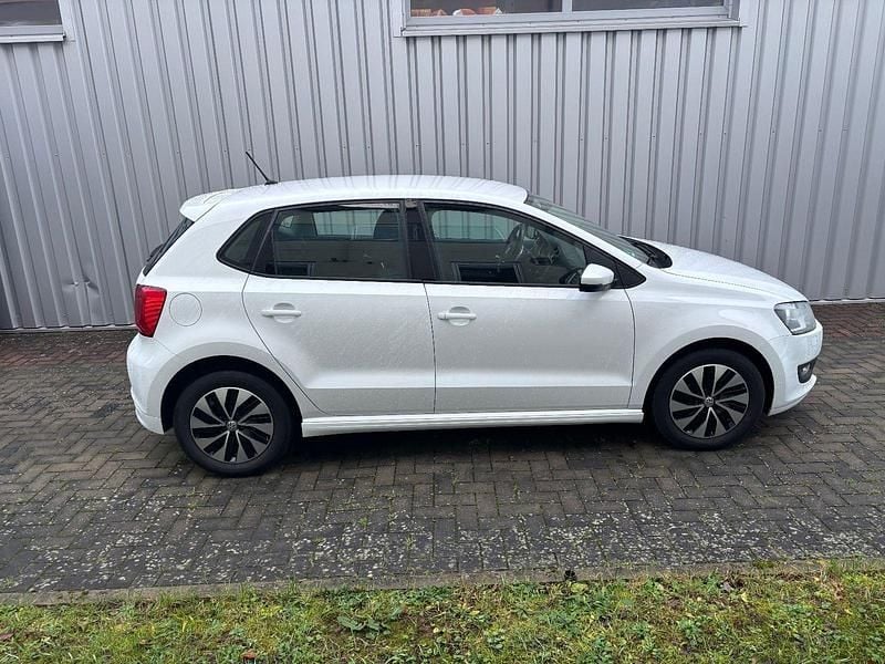 Weiß Gebraucht 2016 VW Polo Kleinwagen | 7.000 € (Guter Preis) - Bild 1/4