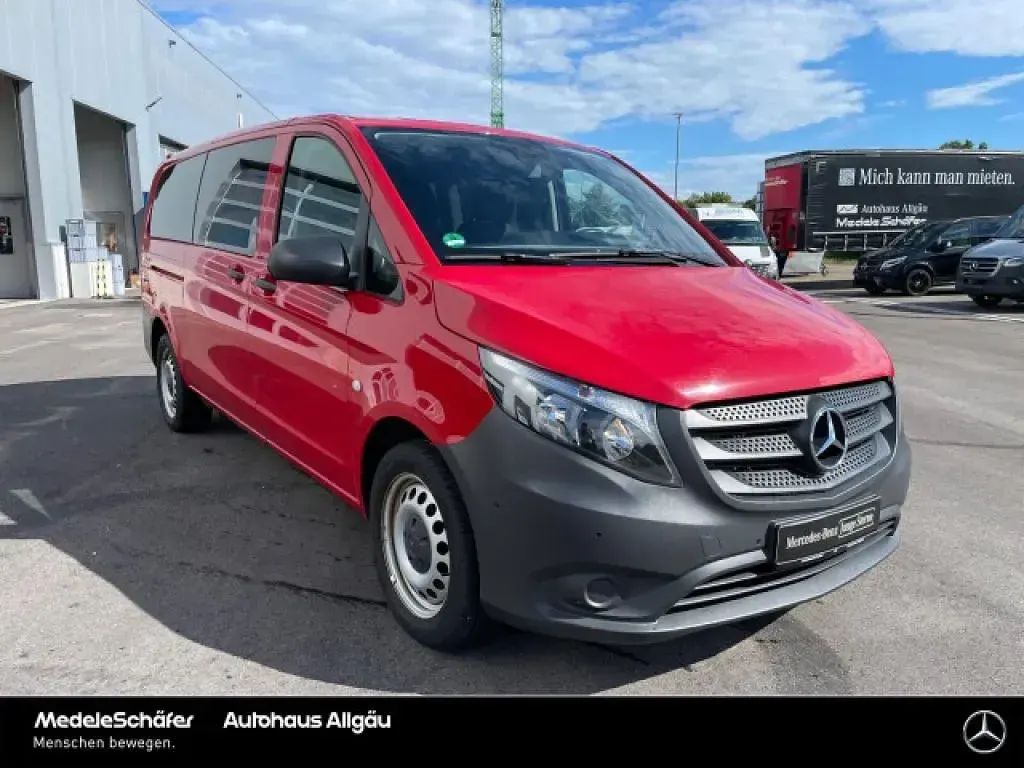 Gebraucht Mercedes Vito 136 PS (100 kW) 2023 Jupiterrot Van