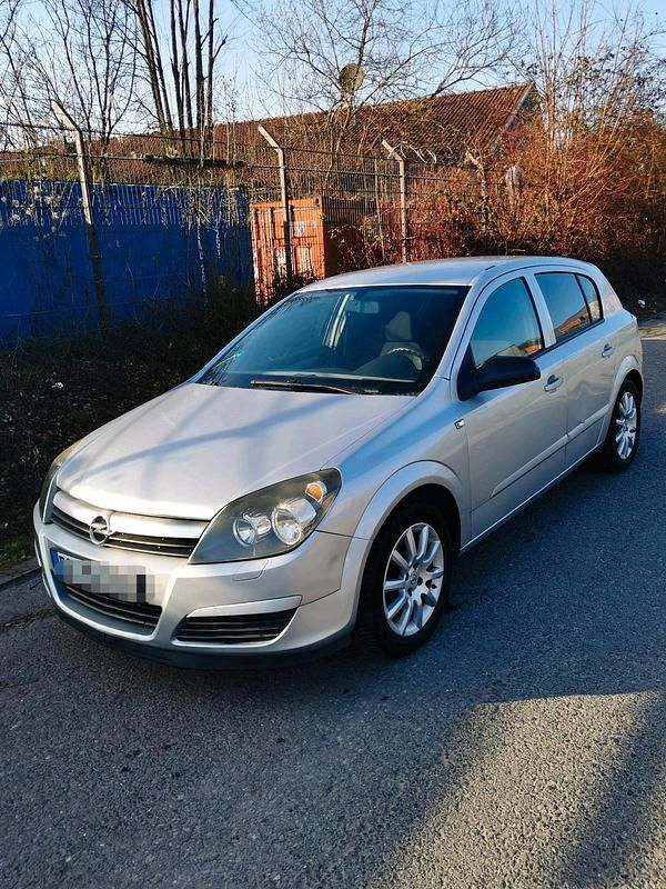 Gebraucht Opel Astra 105 PS (77 kW) 2005 Silber Kleinwagen