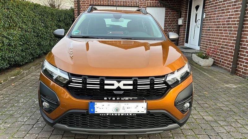 Gebraucht Dacia Sandero Expression 91 PS (66 kW) 2023 Orange Limousine