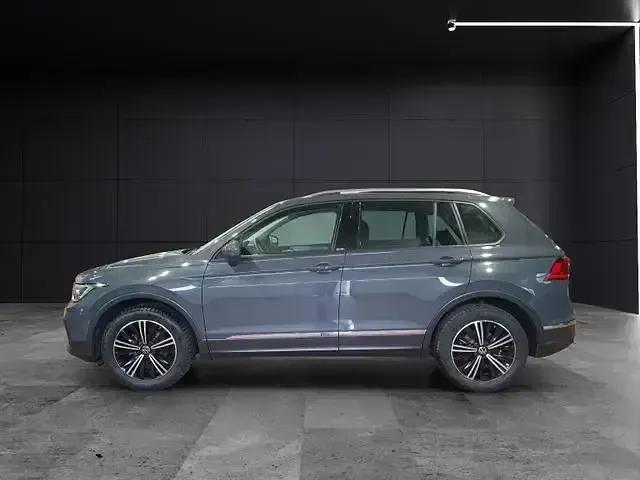 Gebraucht VW Tiguan Active 131 PS (96 kW) 2022 Delfingrau metallic SUV