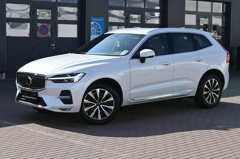 Gebraucht Volvo XC60 Plus 197 PS (144 kW) 2023 Weiß SUV