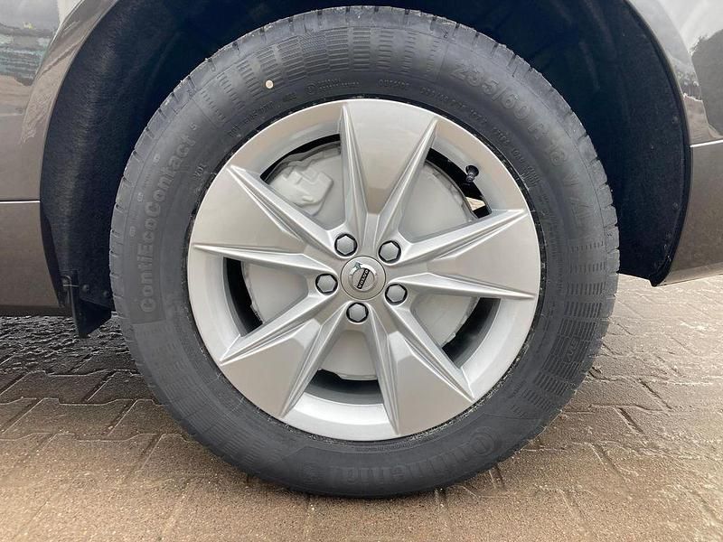 Gebraucht Volvo XC60 Core 197 PS (144 kW) 2023 Platinum grey metallic SUV