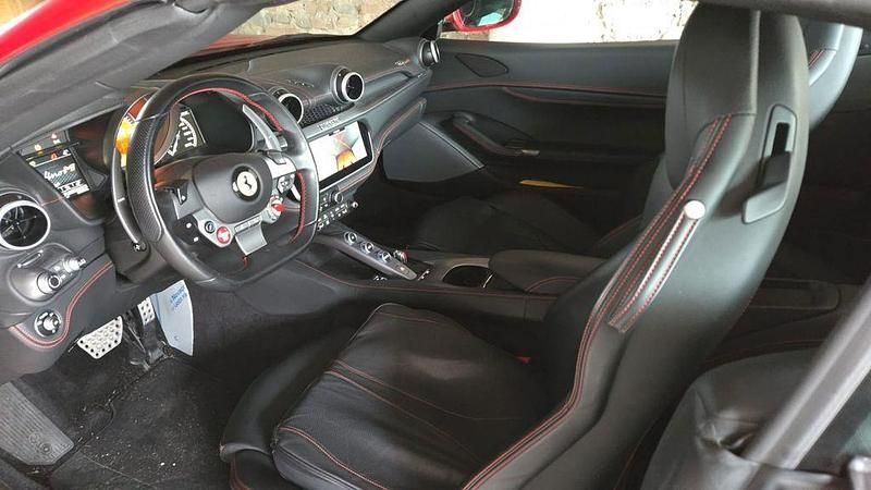 Gebraucht Ferrari Portofino 620 PS (456 kW) 2023 Rot Cabrio