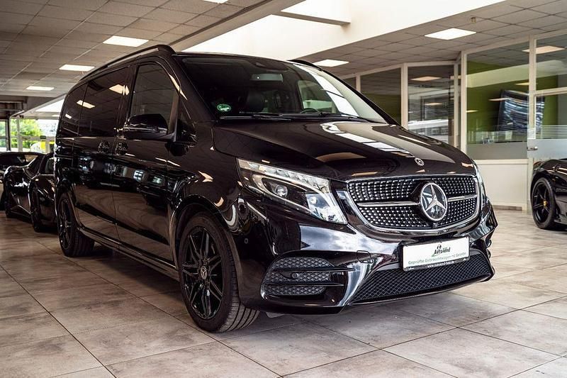 Schwarz Gebraucht 2021 Mercedes V300 AMG Van / Kleinbus | 51.990 € (Guter Preis) - Bild 1/4