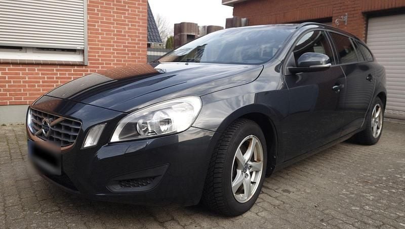 Gebraucht Volvo V60 Kinetic 114 PS (83 kW) 2012 Grau Kombi