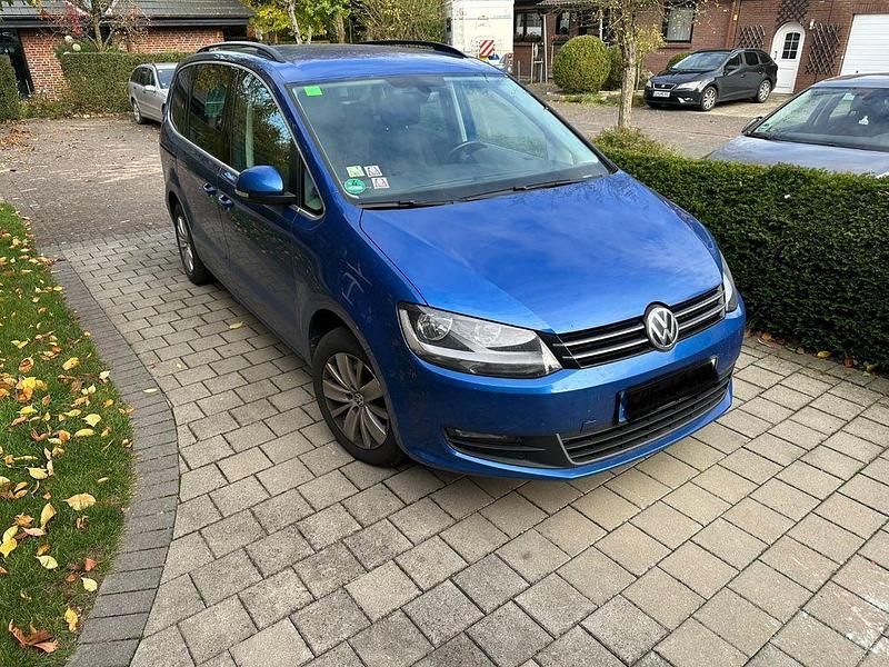 Blau Gebraucht 2018 VW Sharan Comfortline Van / Kleinbus | 18.500 € (Guter Preis) - Bild 1/4