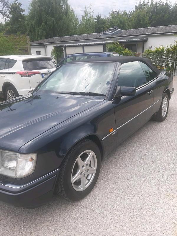 Schwarz Gebraucht 1996 Mercedes E220 Cabrio | 20.999 € (Superpreis) - Bild 1/4