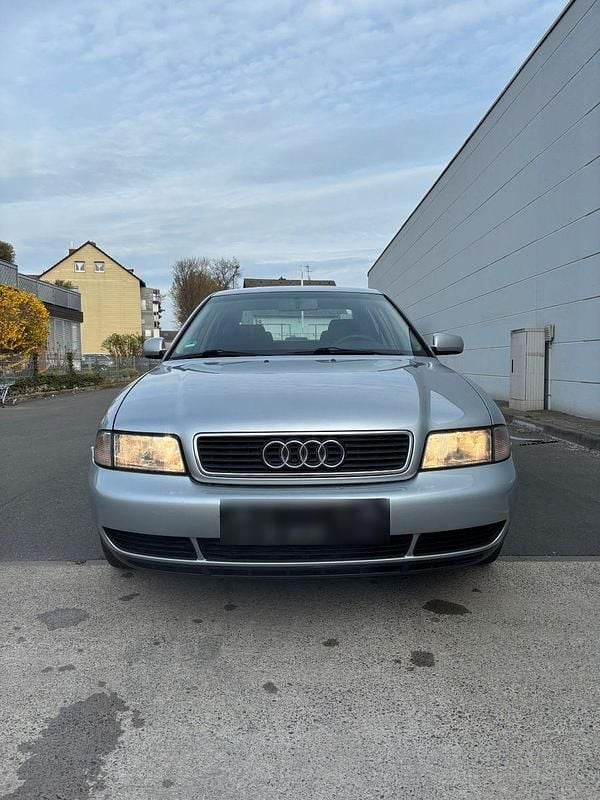 Gebraucht Audi A4 101 PS (74 kW) 1998 Silber Limousine