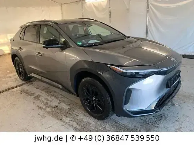 Gebraucht Toyota bZ4X 150 kW (204 PS) 2023 Precious metal (metallic) SUV