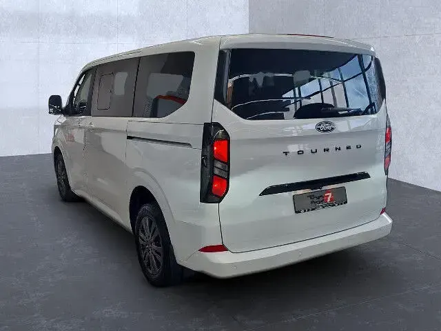 Gebraucht Ford Tourneo Custom Titanium 170 PS (125 kW) 2026 Weiß Van
