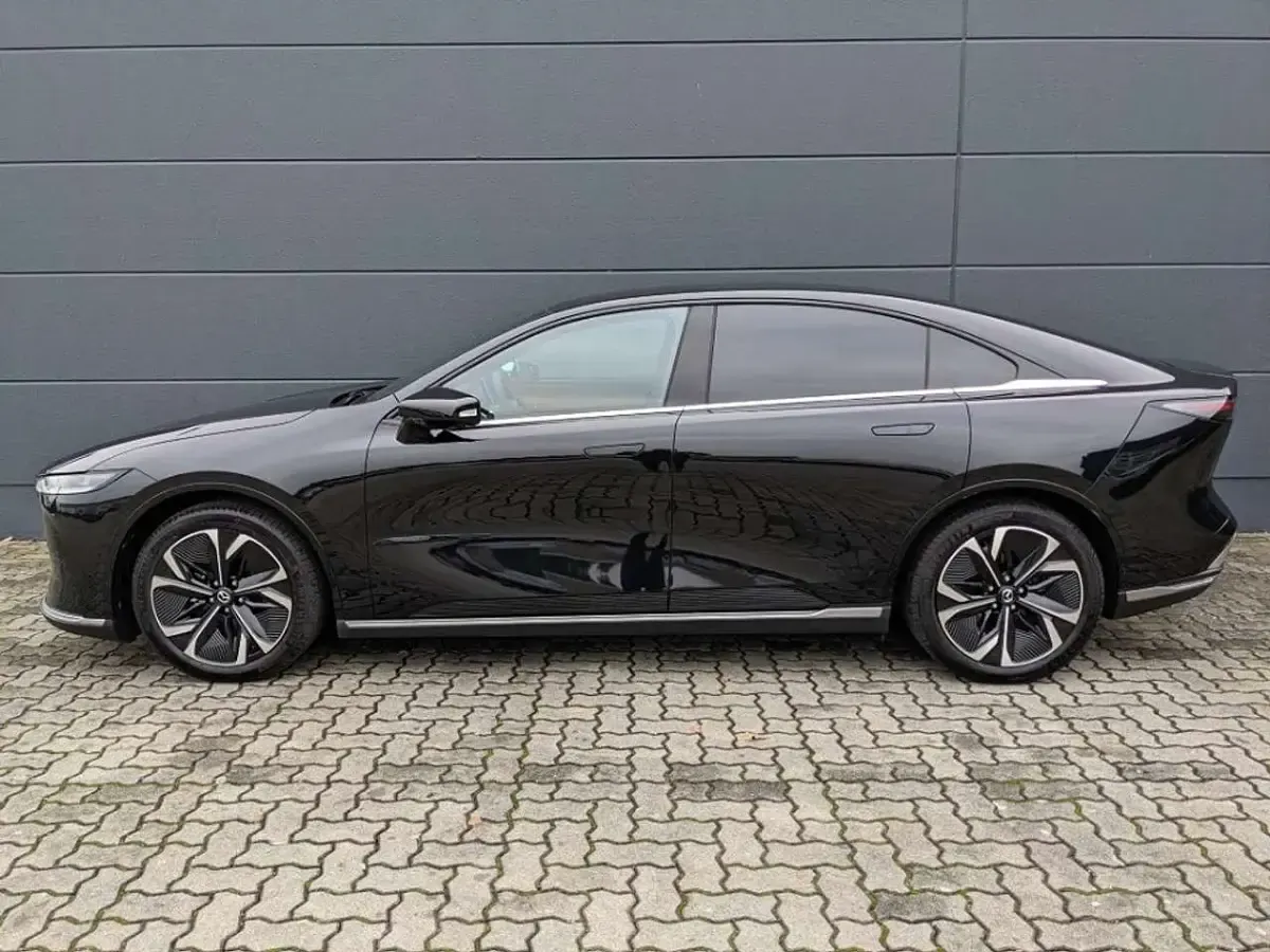Neu Mazda 6e Takumi-Line 189 kW (258 PS) 2026 Jet black metallic Limousine