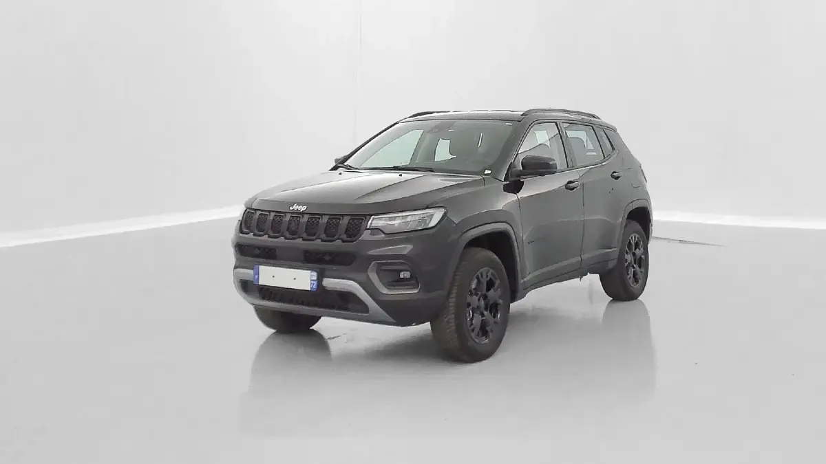 Gebraucht Jeep Compass Overland 179 PS (131 kW) 2024 Solid black SUV