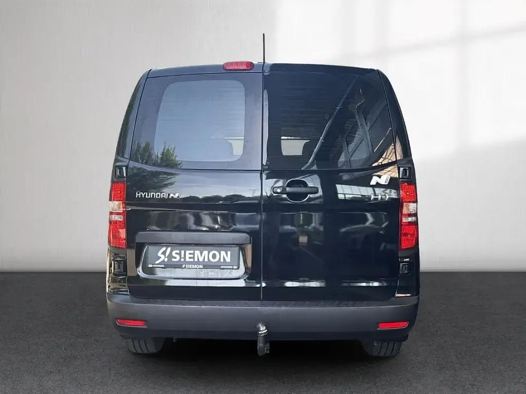 Gebraucht Hyundai H-1 Comfort 170 PS (125 kW) 2019 Schwarz Van / Kleinbus