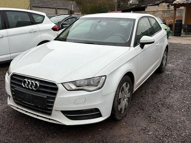 Gebraucht Audi A3 Attraction 105 PS (77 kW) 2014 Weiß Limousine