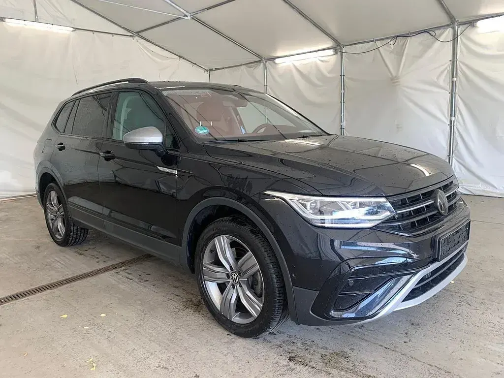 Gebraucht VW Tiguan Allspace 200 PS (147 kW) 2022 Deep black perleffekt SUV