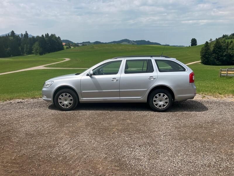Silber Gebraucht 2011 Skoda Octavia Kombi | 5.500 € (Fairer Preis) - Bild 1/4