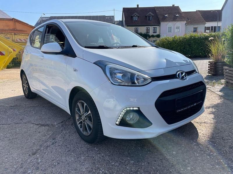 Weiß Gebraucht 2015 Hyundai i10 Edition Kleinwagen | 5.999 € (Fairer Preis) - Bild 1/4
