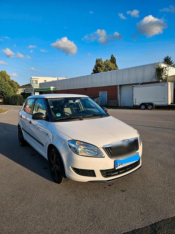 Weiß Gebraucht 2013 Skoda Fabia Kleinwagen | 3.280 € (Superpreis) - Bild 1/4