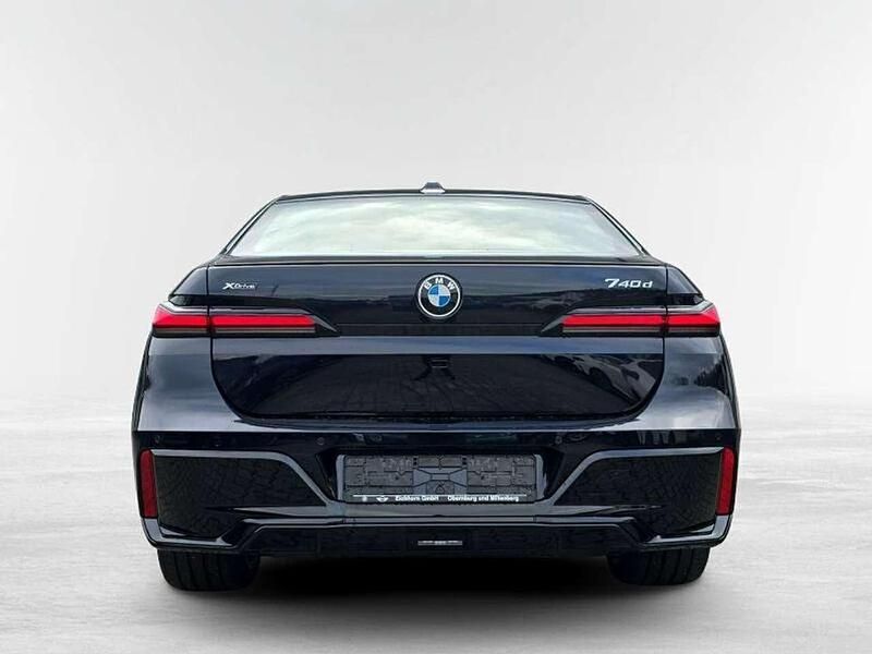 Gebraucht BMW 740 299 PS (219 kW) 2026 Carbonschwarz metallic Limousine