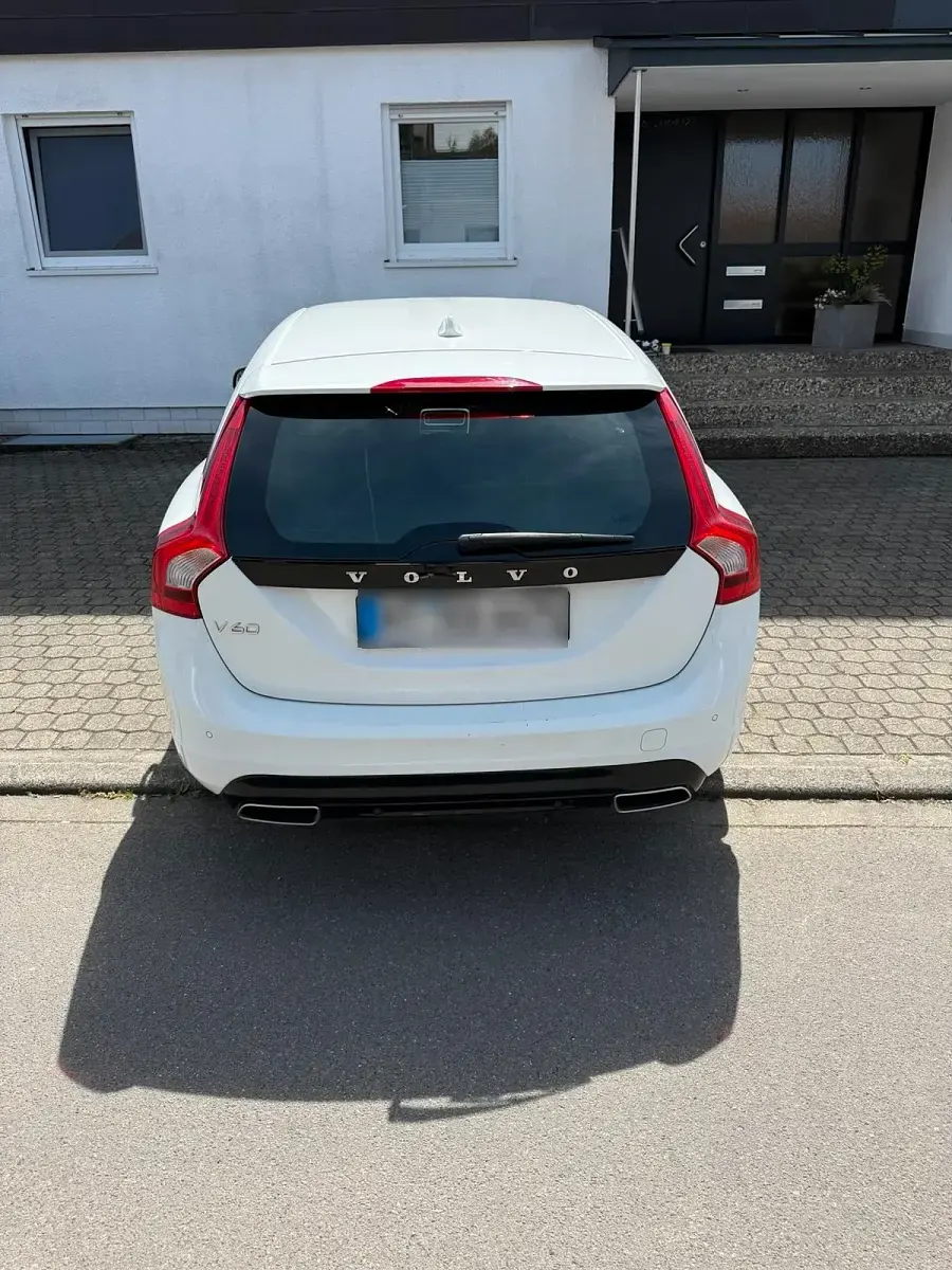 Używany Volvo V60 136 KM (100 kW) 2017 Biały Kombi