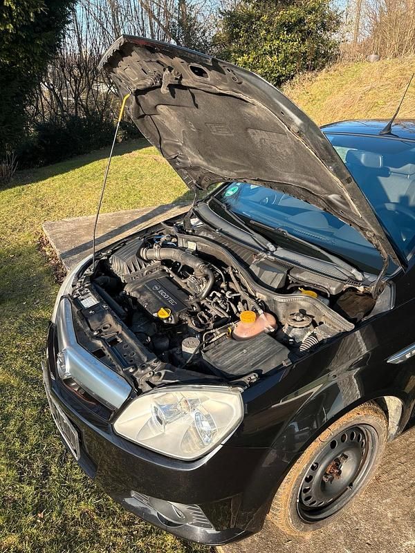 Gebraucht Opel Tigra 90 PS (66 kW) 2004 Schwarz Cabrio