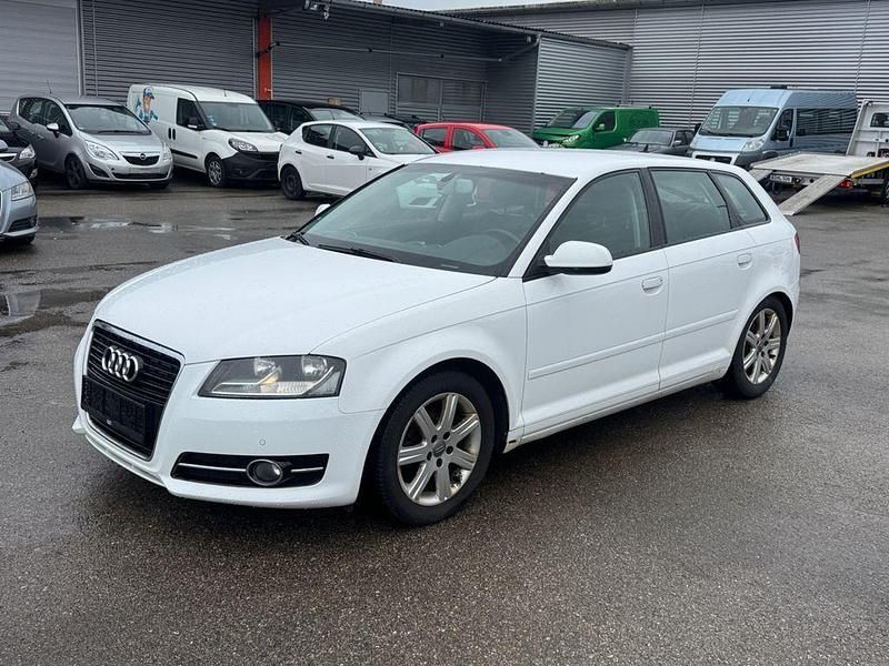 Gebraucht Audi A3 Ambition 105 PS (77 kW) 2011 Weiß Kleinwagen