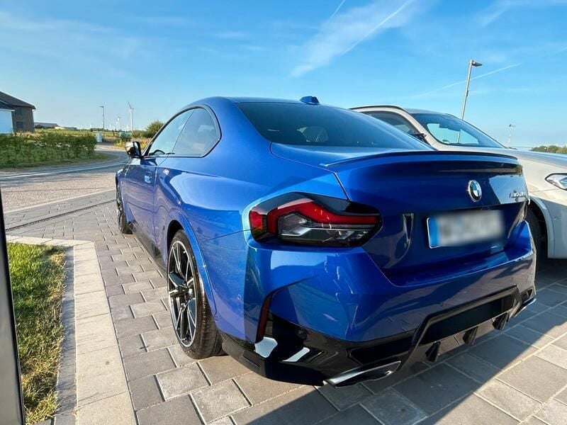 Blau Gebraucht 2023 BMW M2 M Performance Coupé | 48.900 € - Bild 1/4