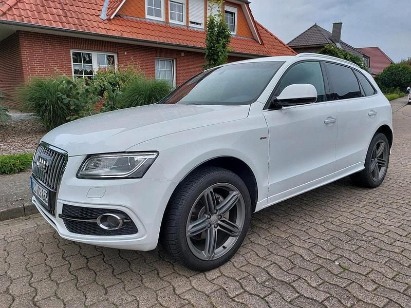 Weiß Gebraucht 2015 Audi Q5 Black Edition SUV | 24.898 € (Teuer) - Bild 1/4