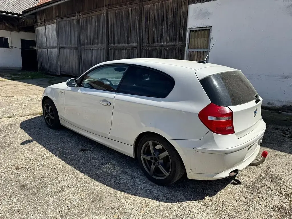 Gebraucht BMW 116 122 PS (89 kW) 2009 Weiß Kleinwagen