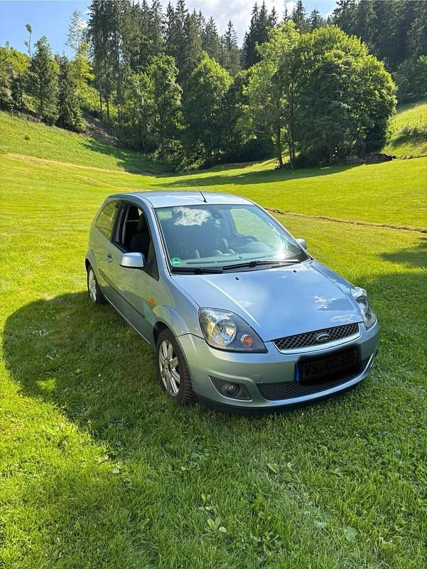 Gebraucht Ford Fiesta Ghia 101 PS (74 kW) 2007 Blau Kleinwagen