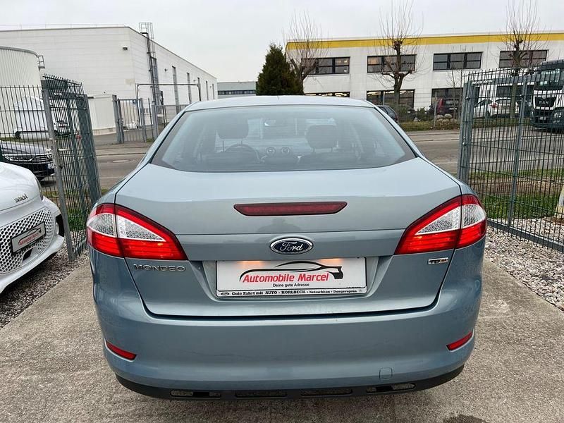 Gebraucht Ford Mondeo Titanium 175 PS (128 kW) 2010 Blau Limousine