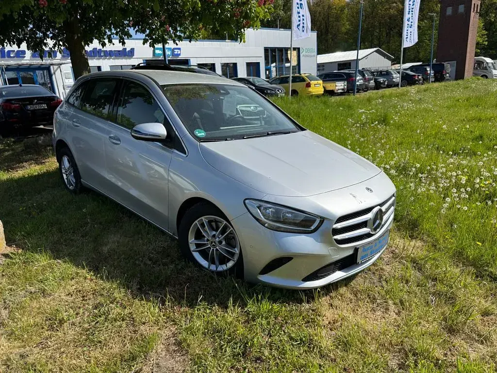 Gebraucht Mercedes B180 Progressive 136 PS (100 kW) 2022 Silber Van / Kleinbus