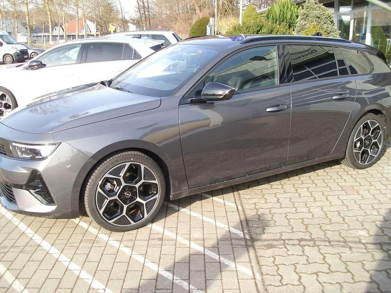 Gebraucht Opel Astra Ultimate 131 PS (96 kW) 2024 Vulkan grau Kombi