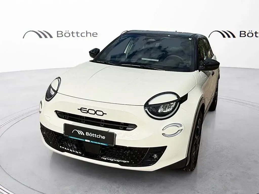 Neu Fiat 600 Street 101 PS (74 kW) 2026 Weiß SUV