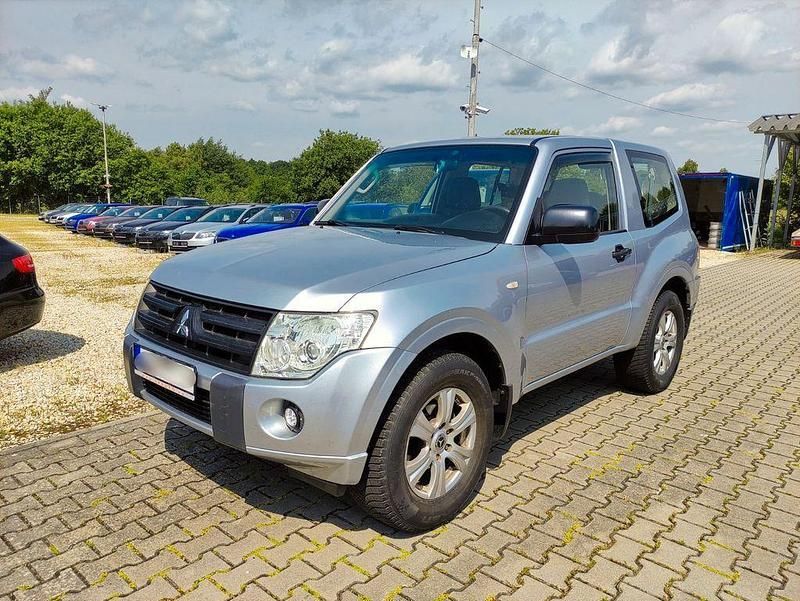 Silber Gebraucht 2011 Mitsubishi Pajero SUV | 7.950 € - Bild 1/4