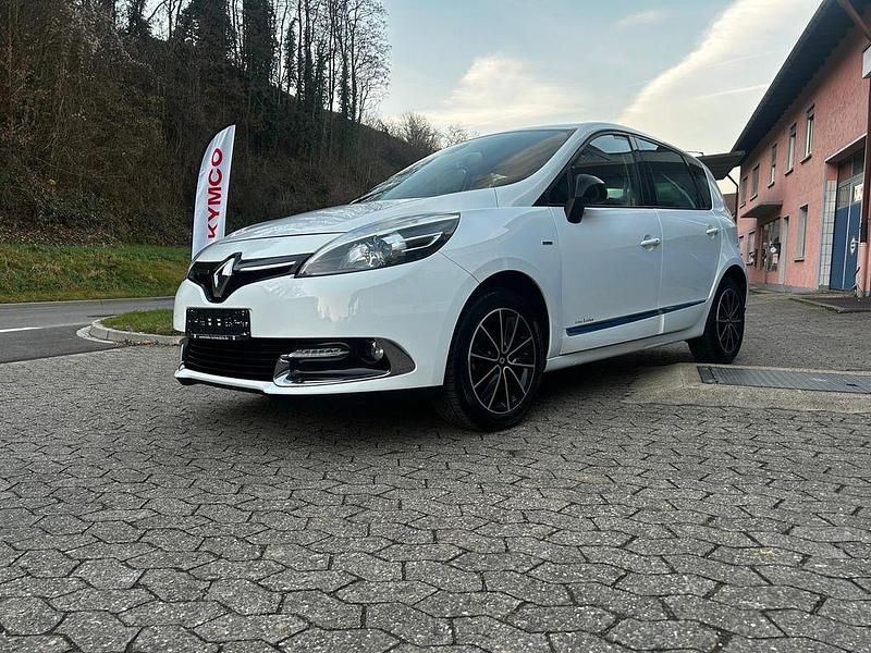 Weiß Gebraucht 2013 Renault Scénic III Bose Edition Van / Kleinbus | 7.490 € (Etwas zu teuer) - Bild 1/4