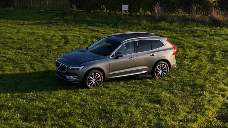 Grau Gebraucht 2019 Volvo XC60 SUV | 29.499 € - Bild 1/4