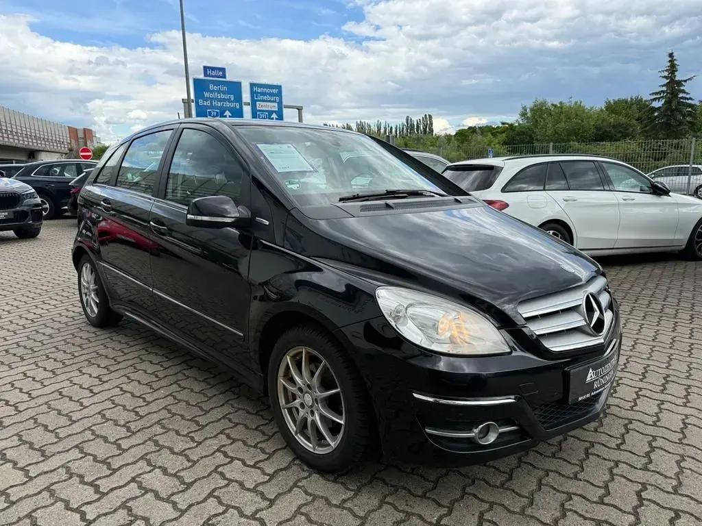 Gebraucht Mercedes B160 95 PS (69 kW) 2011 Schwarz Kleinwagen