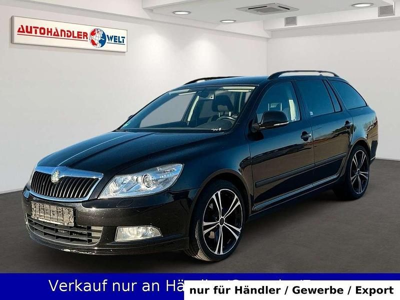 Schwarz Gebraucht 2012 Skoda Octavia Sport Kombi | 5.199 € (Superpreis) - Bild 1/3