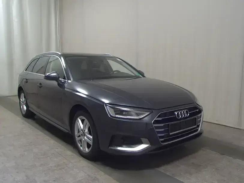 Second-hand Audi A4 Advanced 204 CP (150 kW) 2023 Gri Break